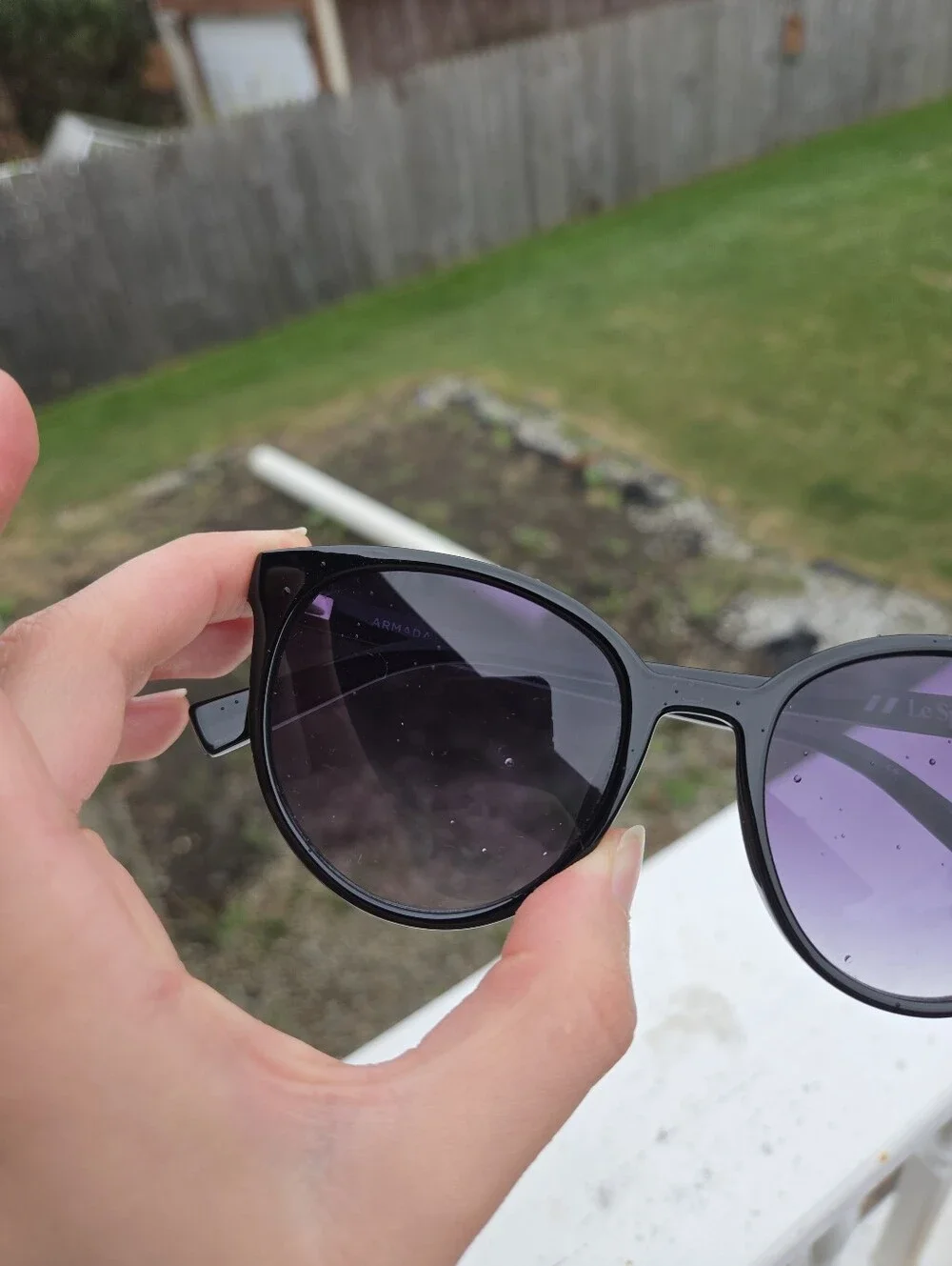 Le Specs Armada Black Round Cat-Eye Gradient Polarized Sunglasses